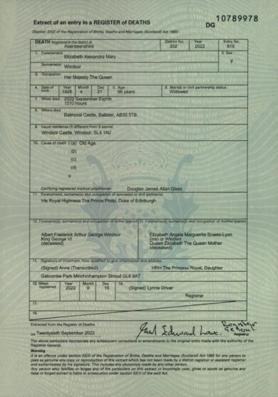 Elisabetta II è morta di vecchiaia: svelata la causa del decesso della regina