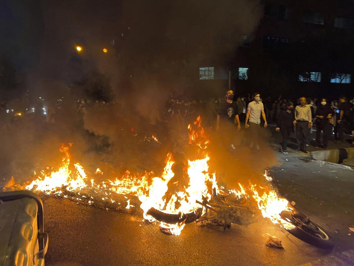 Due settimane fa la morte di Mahsa, il regime di Teheran non ha senso Due settimane fa la morte di Mahsa, il regime di Teheran non ha senso