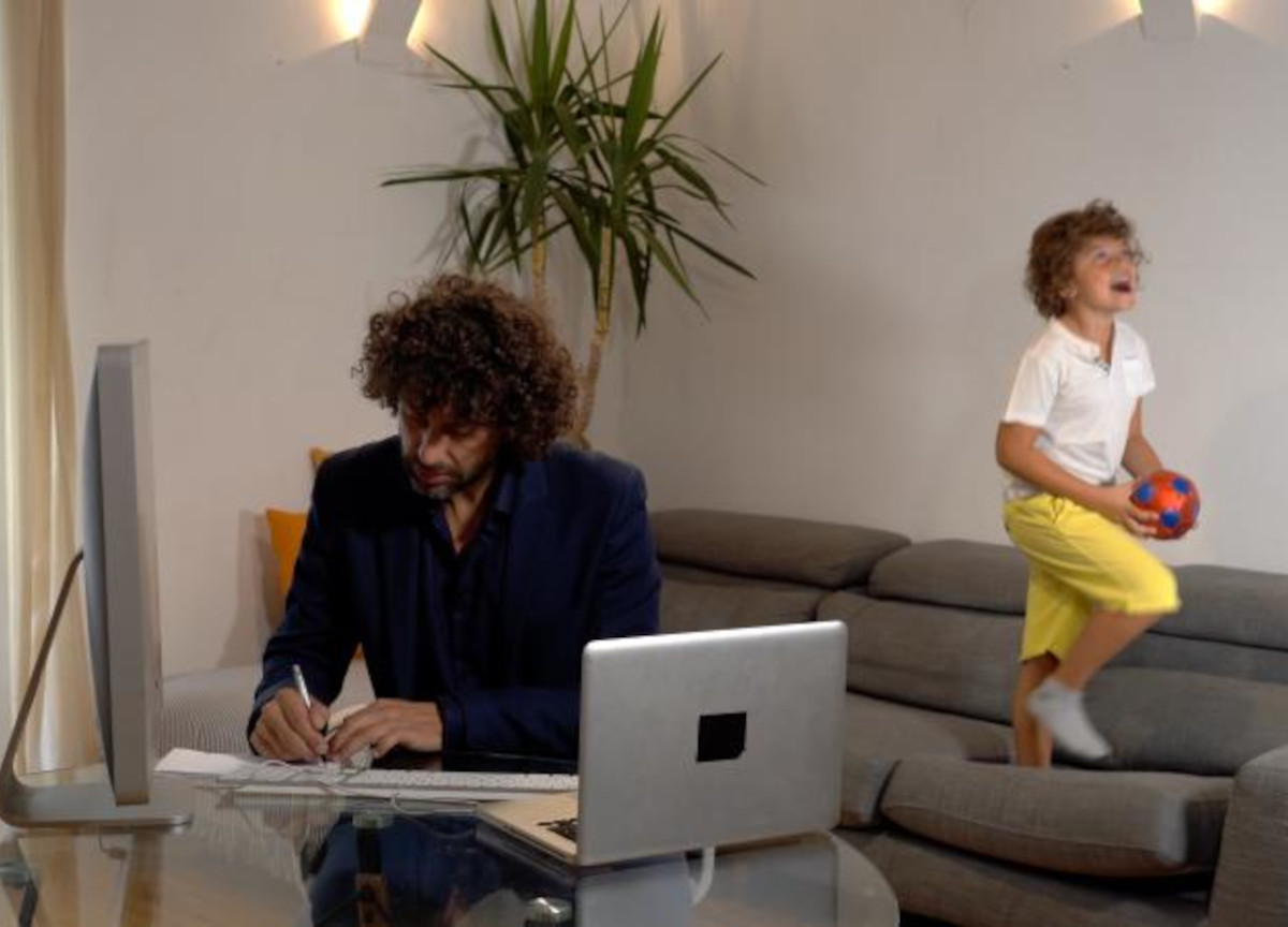 Crisi, lo smart working non conviene più. Gli italiani tornano negli uffici Crisi, lo smart working non conviene più. Gli italiani tornano negli uffici