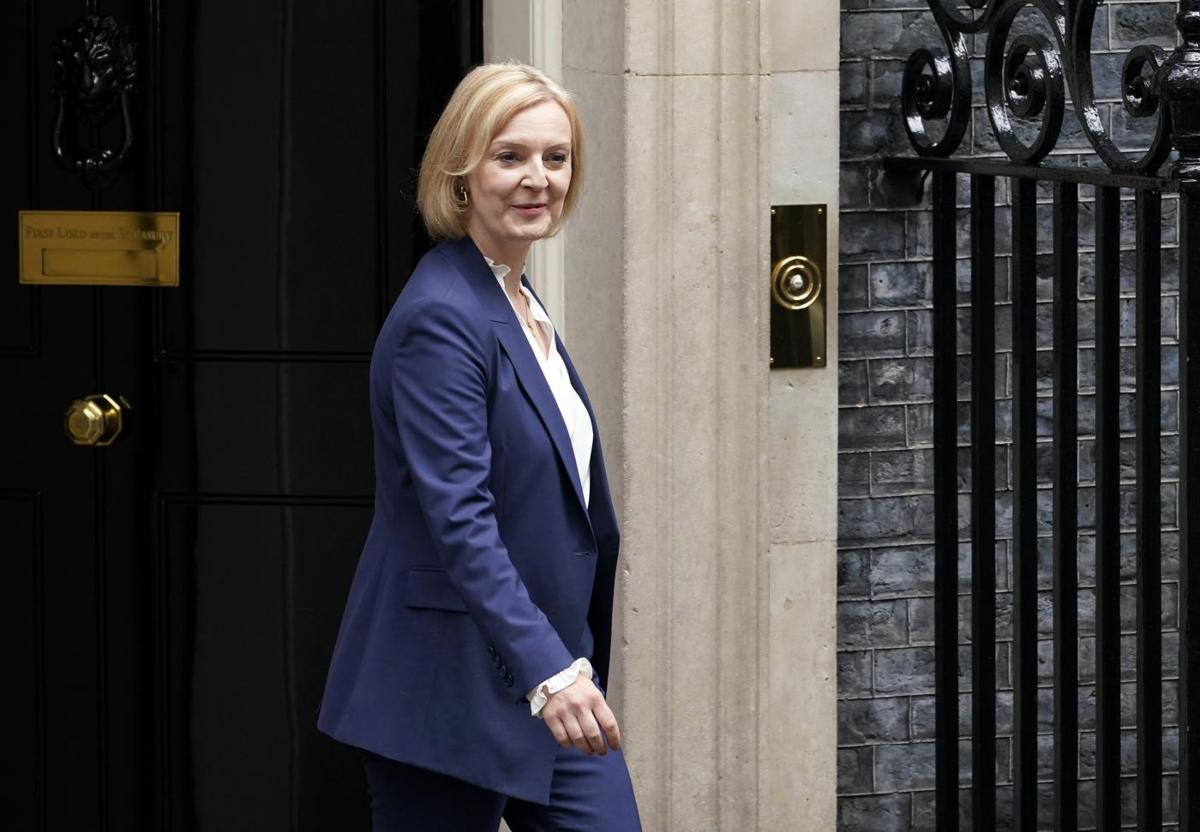 Uk, Liz Truss fa marcia indietro: niente taglio delle tasse per i più ricchi Uk, Liz Truss fa marcia indietro: niente taglio delle tasse per i più ricchi