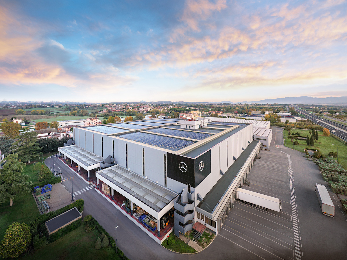 Il Centro Logistico di Mercedes Italia festeggia i suoi primi 40 anni Il Centro Logistico di Mercedes Italia festeggia i suoi primi 40 anni