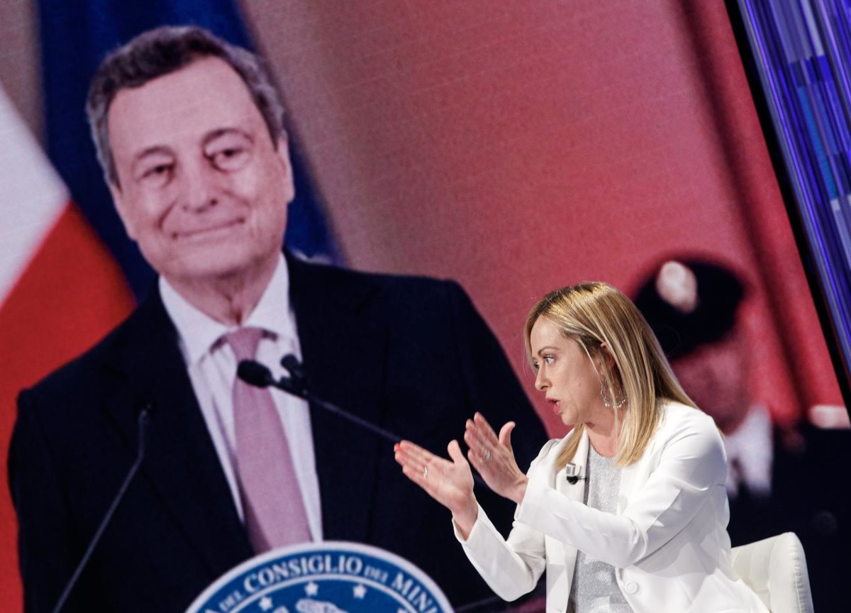 Pnrr, sui tempi lite Draghi-Meloni. SuperMario: “Non ci sono ritardi” Pnrr, sui tempi lite Draghi-Meloni. SuperMario: “Non ci sono ritardi”
