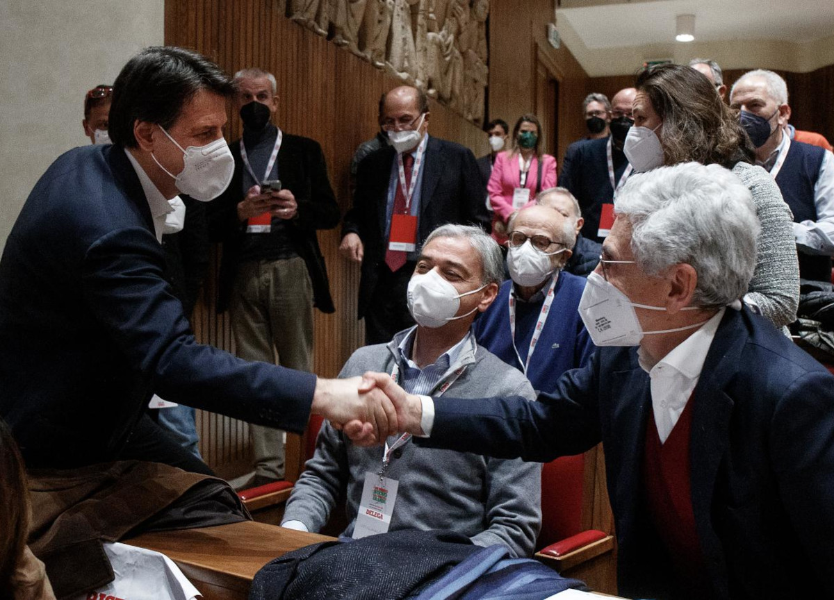 D’Alema: ho votato per Conte. L’ex premier lavora alla nuova alleanza Pd-M5s