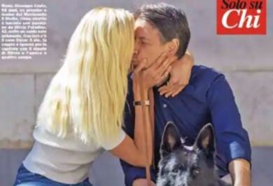 Conte, momenti di passione con Olivia: l’ex premier non resiste ai suoi baci
