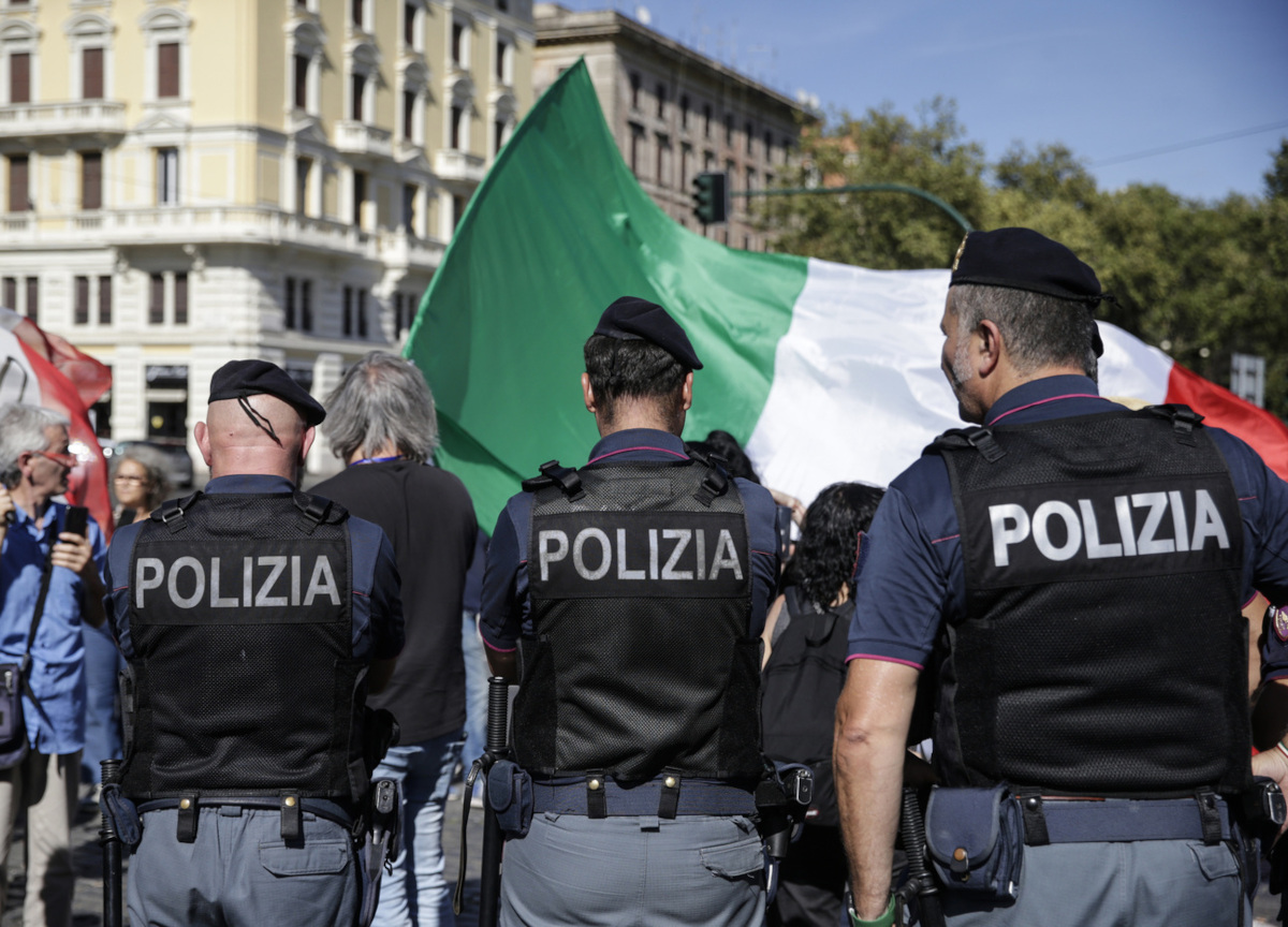 Crisi, 1000 Comuni a rischio fallimento. Sindaco di Torino: “Nella tempesta” Crisi, 1000 Comuni a rischio fallimento. Sindaco di Torino: “Nella tempesta”