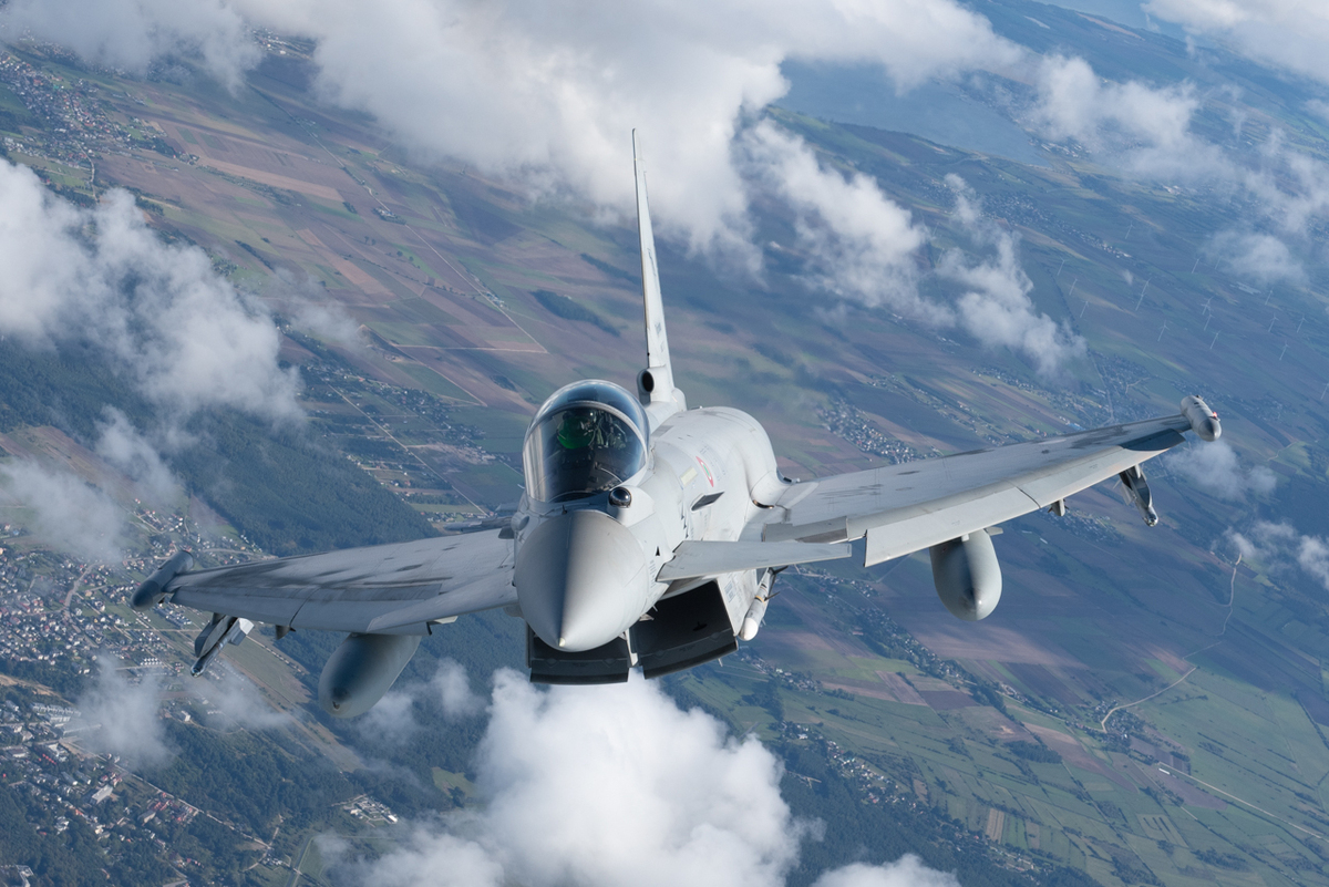 Jet italiani intercettano 4 caccia russi nello spazio aereo della Polonia Jet italiani intercettano 4 caccia russi nello spazio aereo della Polonia