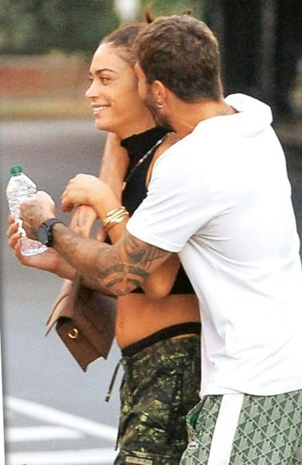 Elodie sensuale anche in tuta: prove di convivenza con Iannone. FOTO