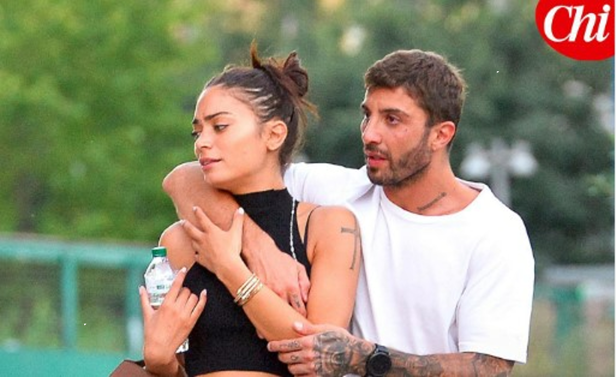 Elodie sensuale anche in tuta: prove di convivenza con Iannone. FOTO