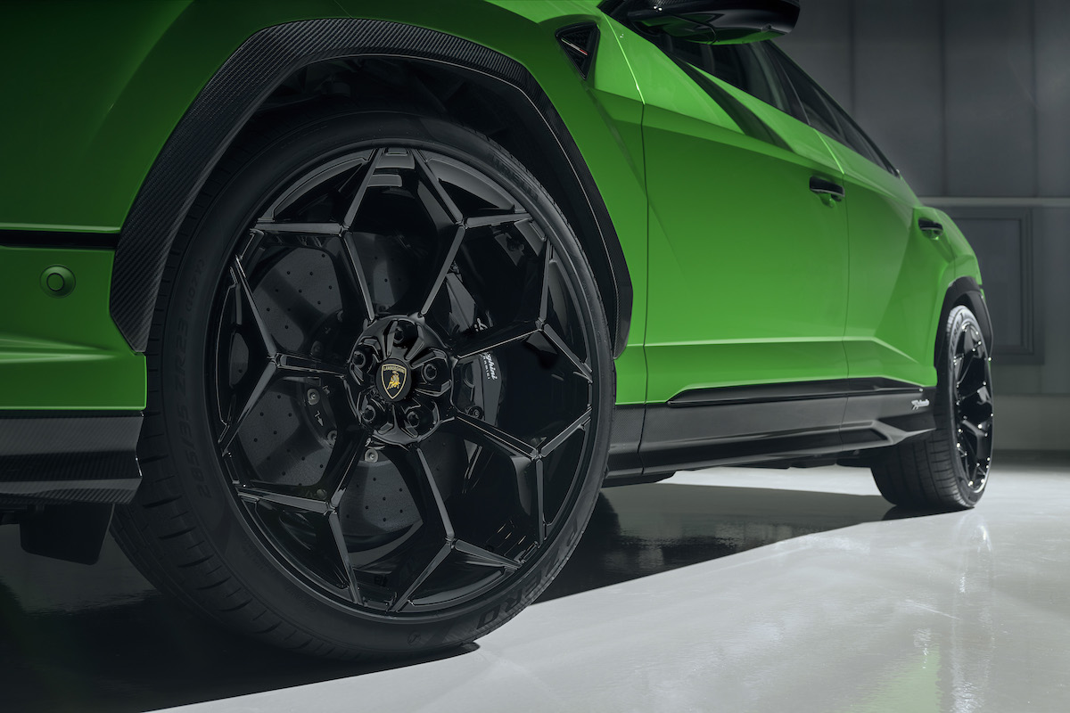 Pirelli P Zero Trofeo R nato per il record della Lamborghini Urus Performante Pirelli P Zero Trofeo R nato per il record della Lamborghini Urus Performante