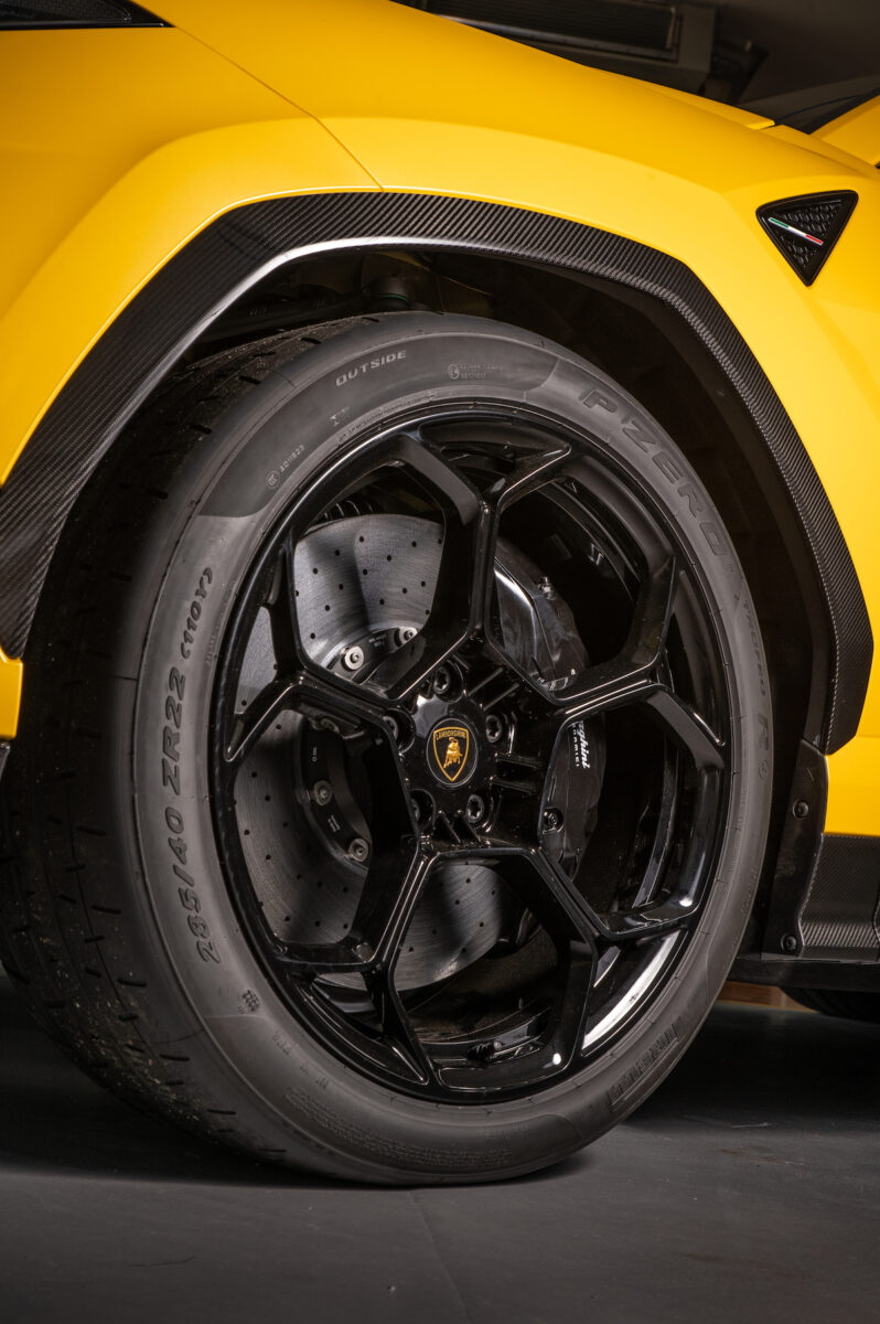 Pirelli P Zero Trofeo R nato per il record della Lamborghini Urus Performante Pirelli P Zero Trofeo R nato per il record della Lamborghini Urus Performante
