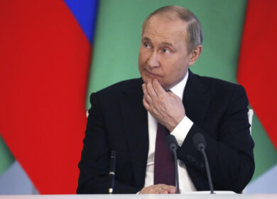 Putin compie 70 anni, l’ascesa al potere dell’uomo più potente del mondo