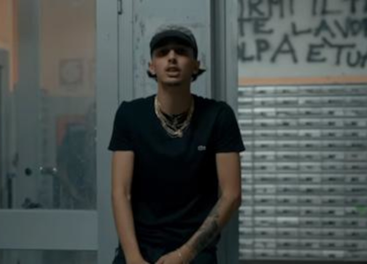 Chi è Simba La Rue, il rapper arrestato a Milano per la rissa in corso Como Chi è Simba La Rue, il rapper arrestato a Milano per la rissa in corso Como
