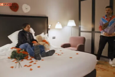 Antonio Conte in camera da letto… romantica sorpresa per mister Tottenham. Foto-Video