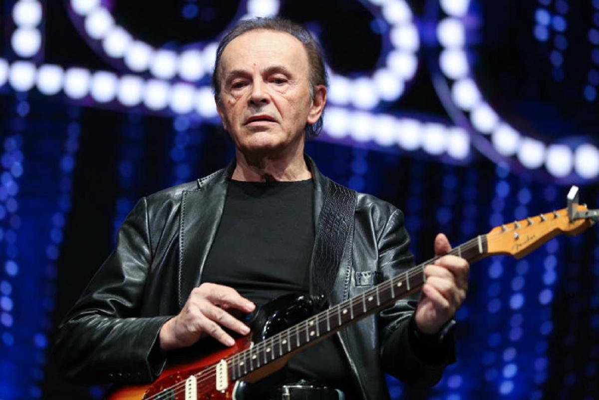 Malore per l’ex Pooh Dodi Battaglia: concerto interrotto Malore per l’ex Pooh Dodi Battaglia: concerto interrotto