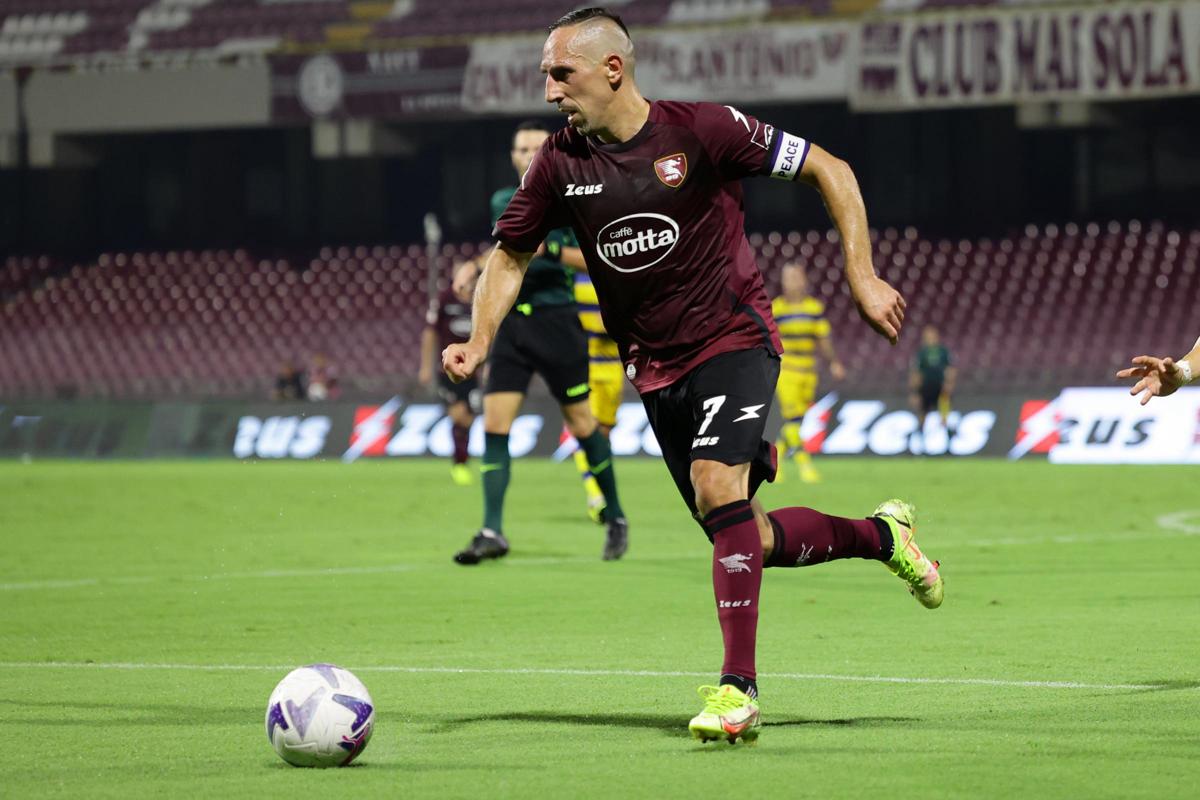 Ribery si ritira dal calcio: ma Scarface resta alla Salernitana Ribery si ritira dal calcio: ma Scarface resta alla Salernitana