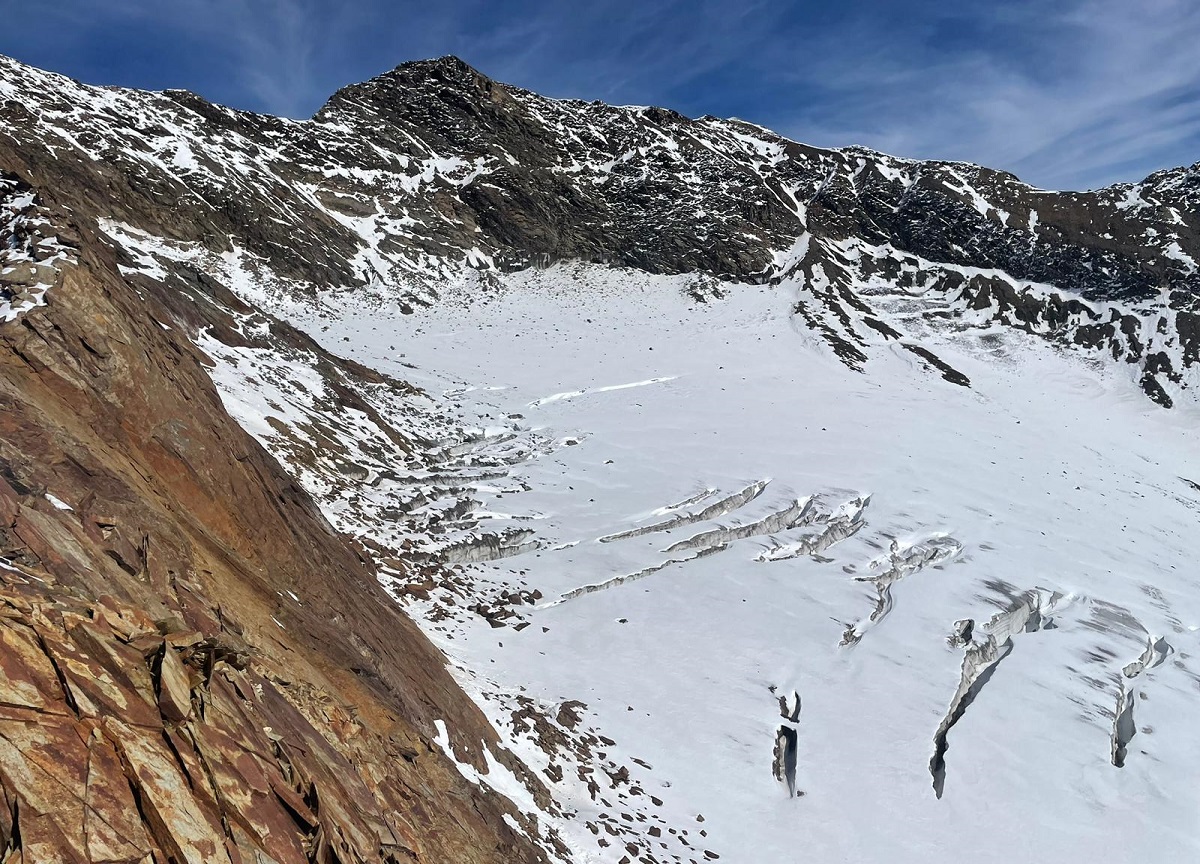 Bormio, da un ghiacciaio emerge un ordigno inesploso. FOTO
