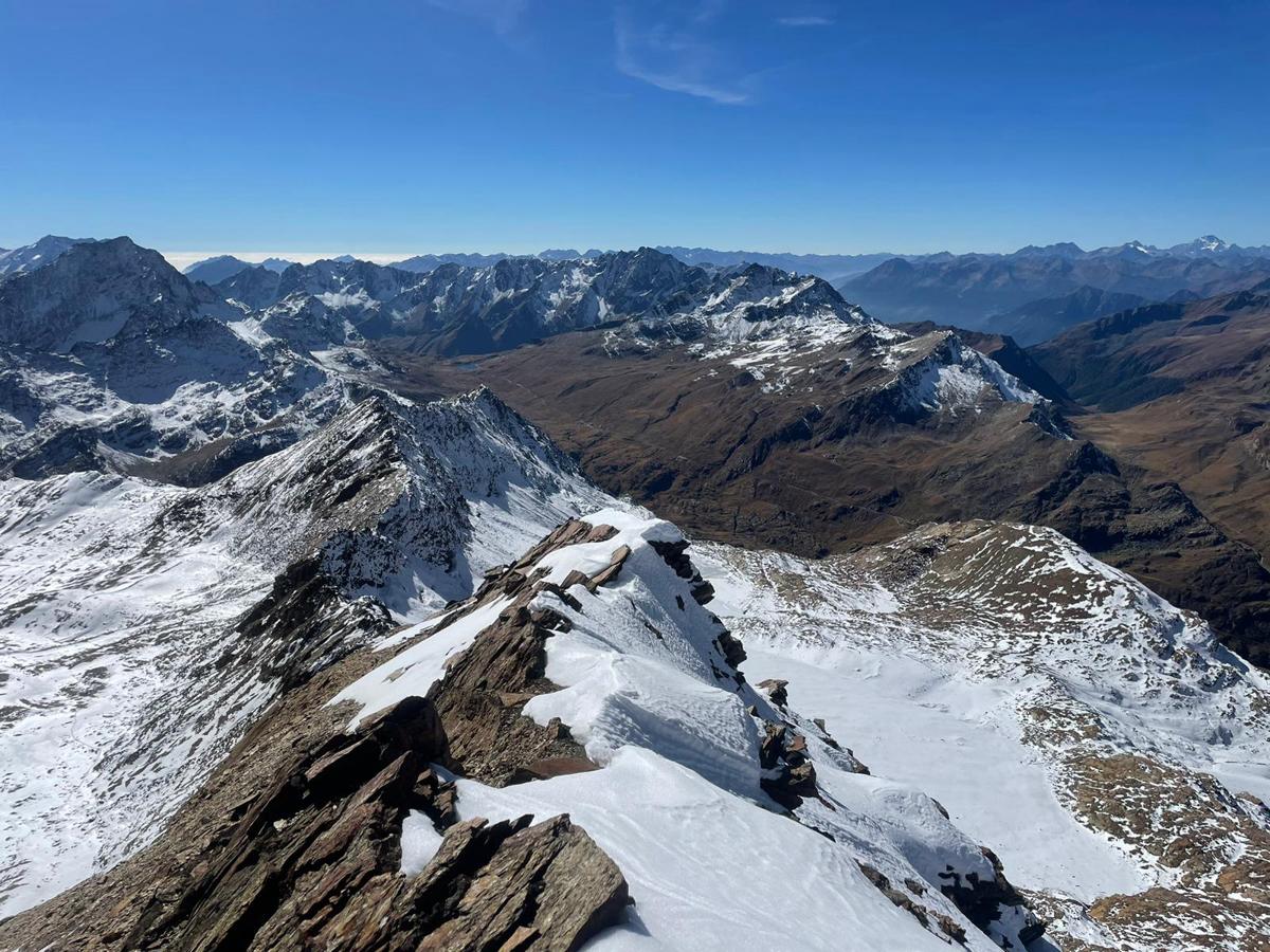 Bormio, da un ghiacciaio emerge un ordigno inesploso. FOTO