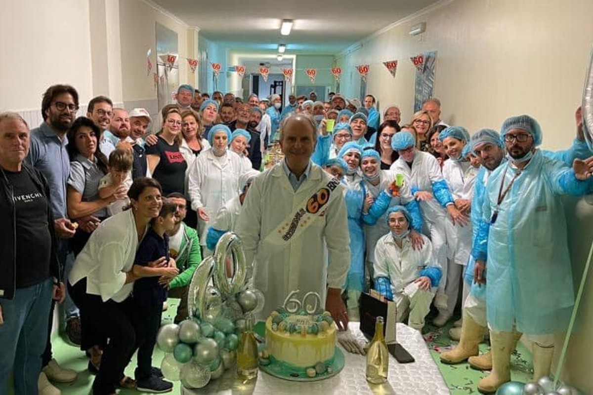 Puglia, imprenditore annulla la festa e regala 30mila euro ai dipendenti Puglia, imprenditore annulla la festa e regala 30mila euro ai dipendenti