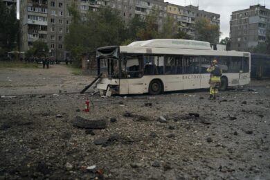 Ucraina, escalation continua: Biden manda nuove armi, altre bombe di Putin