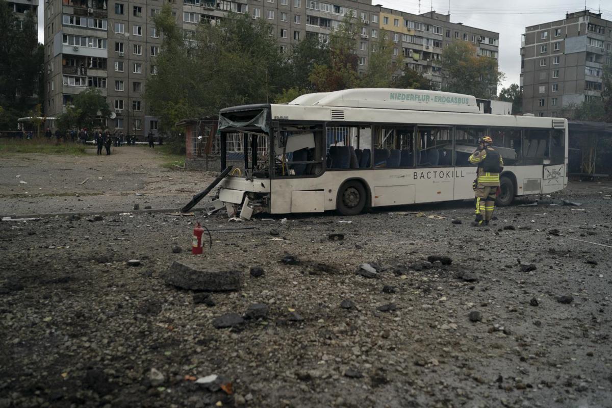 Ucraina, escalation continua: Biden manda nuove armi, altre bombe di Putin Ucraina, escalation continua: Biden manda nuove armi, altre bombe di Putin