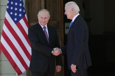 Biden: “Incontrare Putin? Dipende per parlare di cosa. Ci sarà una recessione”