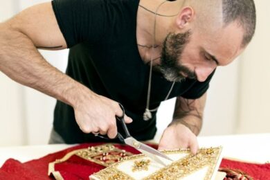 Chi è Filippo Sorcinelli, lo stilista del Papa e dei sacerdoti