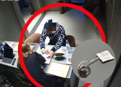Milano, sventato furto in gioielleria con il trucco del cartoncino. VIDEO