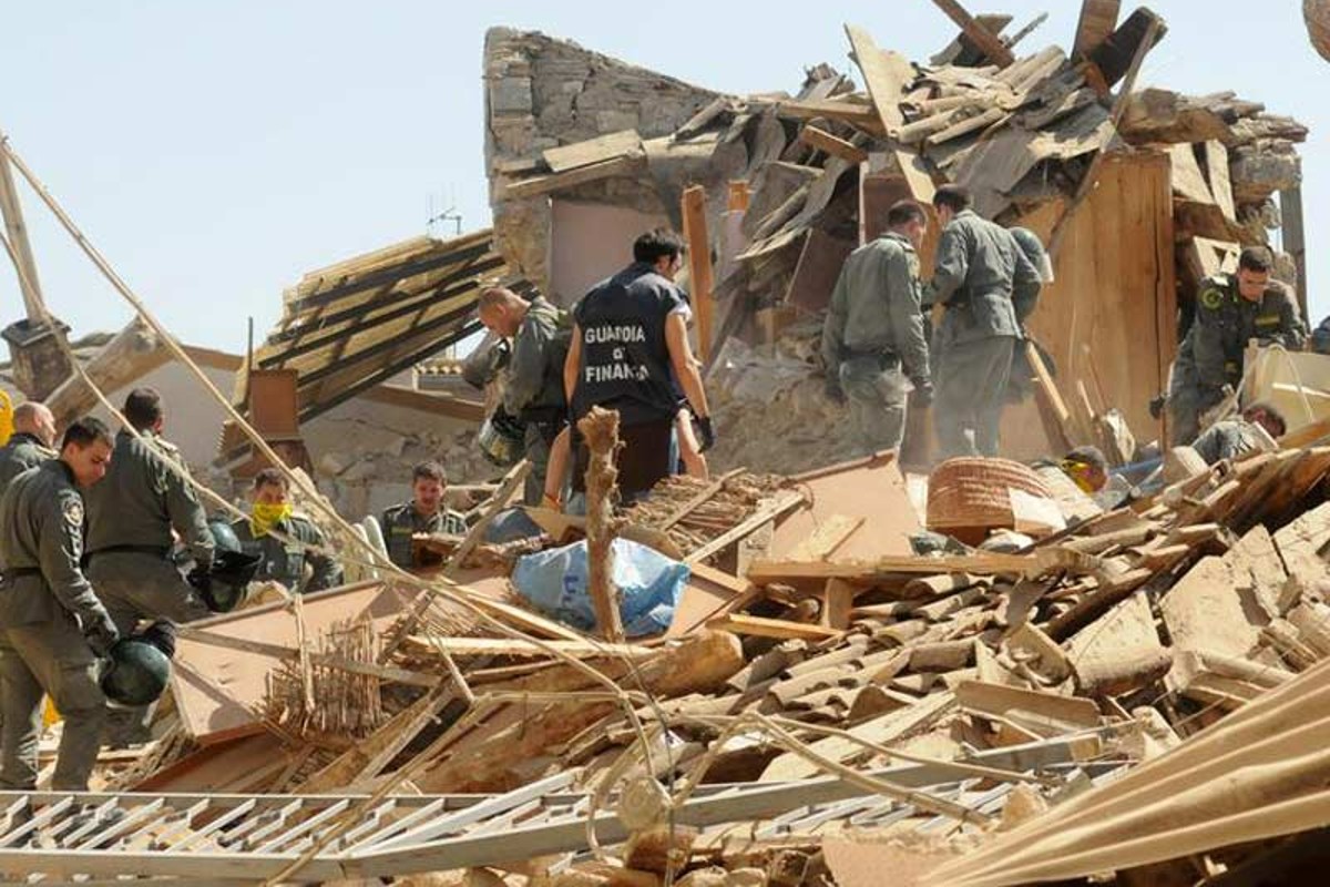 Terremoto L’Aquila, sentenza choc: “Dovevano fuggire prima” Terremoto L’Aquila, sentenza choc: “Dovevano fuggire prima”