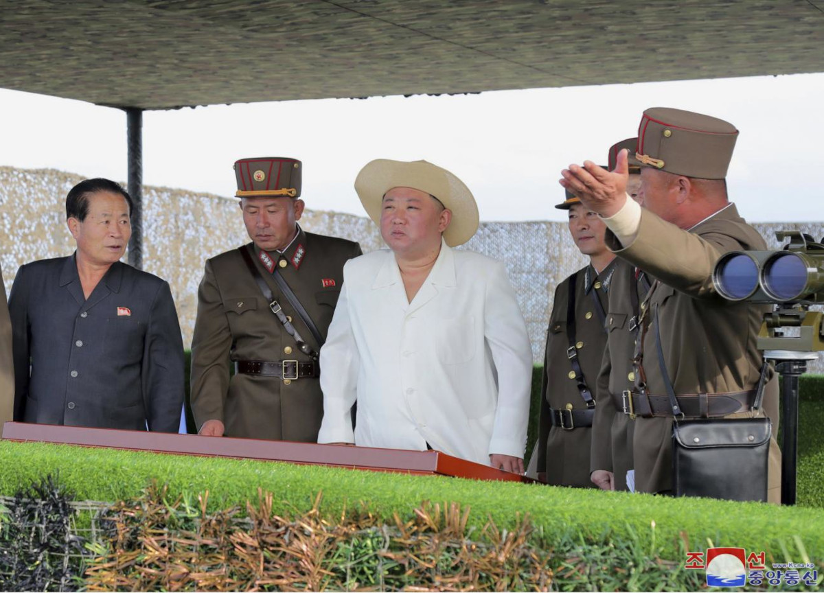 Corea del Nord, i missili diventano a lungo raggio. Kim: pronti alla guerra Corea del Nord, i missili diventano a lungo raggio. Kim: pronti alla guerra