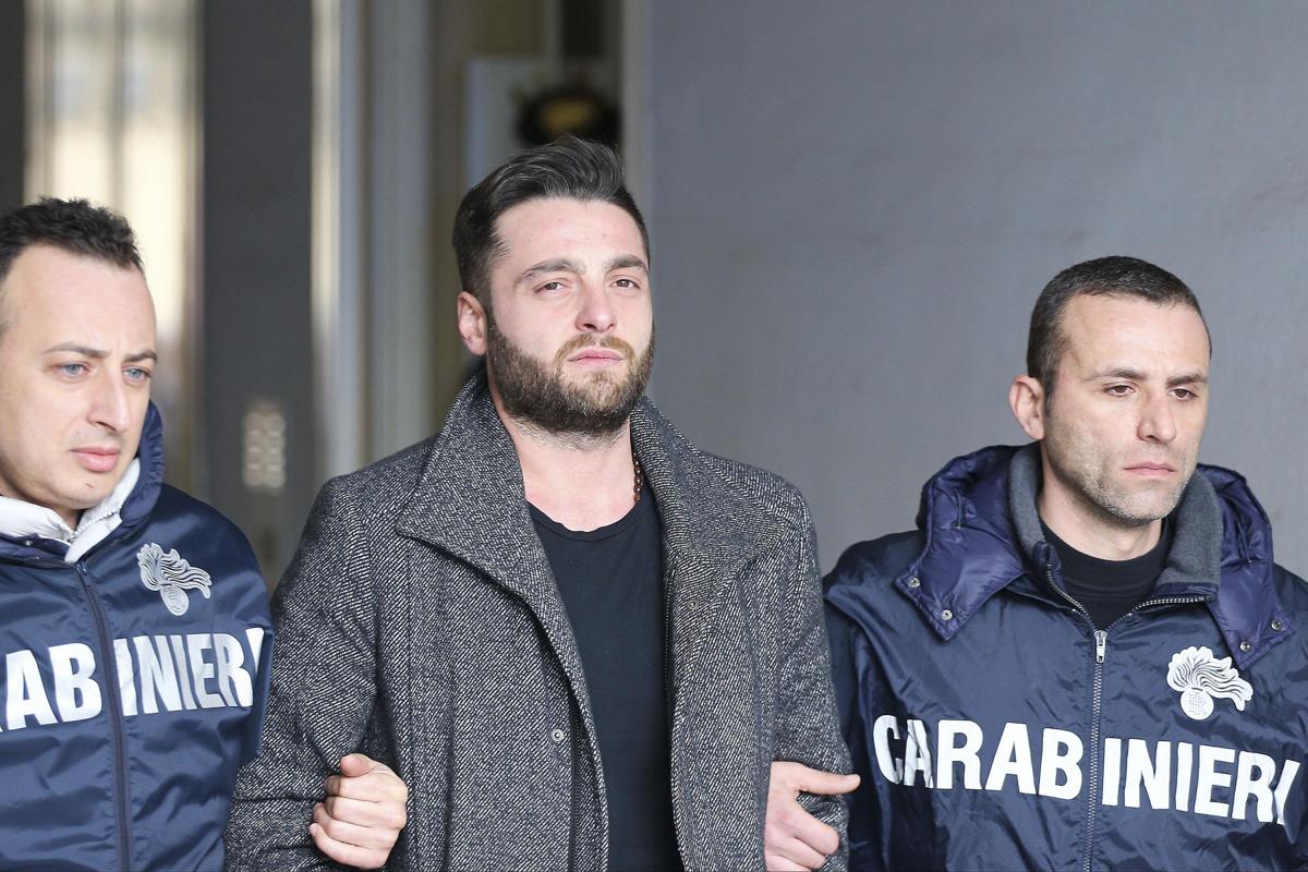 Schiavone, fratello del boss dei Casalesi “Sandokan”, aggredisce un secondino Schiavone, fratello del boss dei Casalesi “Sandokan”, aggredisce un secondino