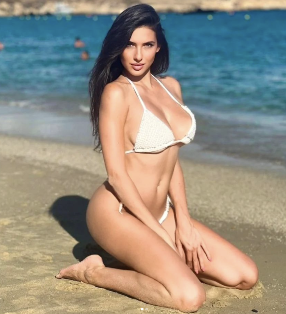 Vanessa Minotti senza vestiti, a coprirla solo un “velo”: fan increduli. FOTO Vanessa Minotti senza vestiti, a coprirla solo un “velo”: fan increduli. FOTO