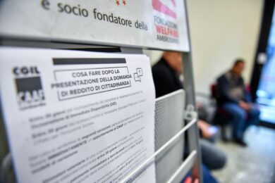 Rdc, da parcheggiatori abusivi a percettori: a Napoli scoperti 662 furbetti