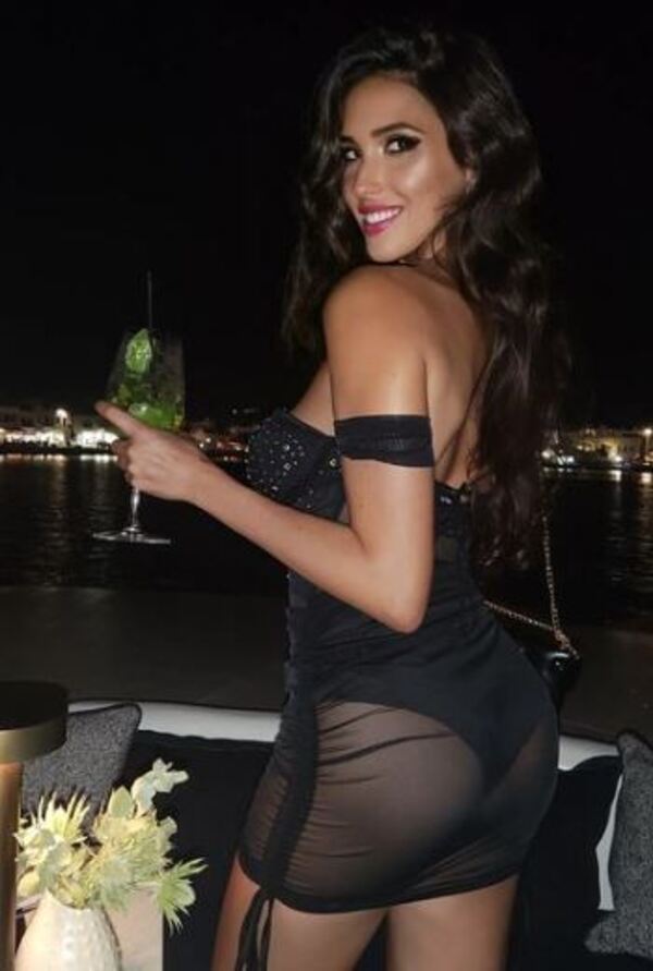 Vanessa Minotti senza vestiti, a coprirla solo un “velo”: fan increduli. FOTO Vanessa Minotti senza vestiti, a coprirla solo un “velo”: fan increduli. FOTO