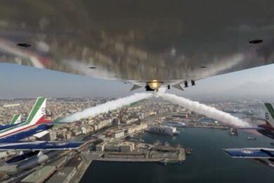 Lo spettacolare volo delle Frecce Tricolori per i 150 anni degli Alpini