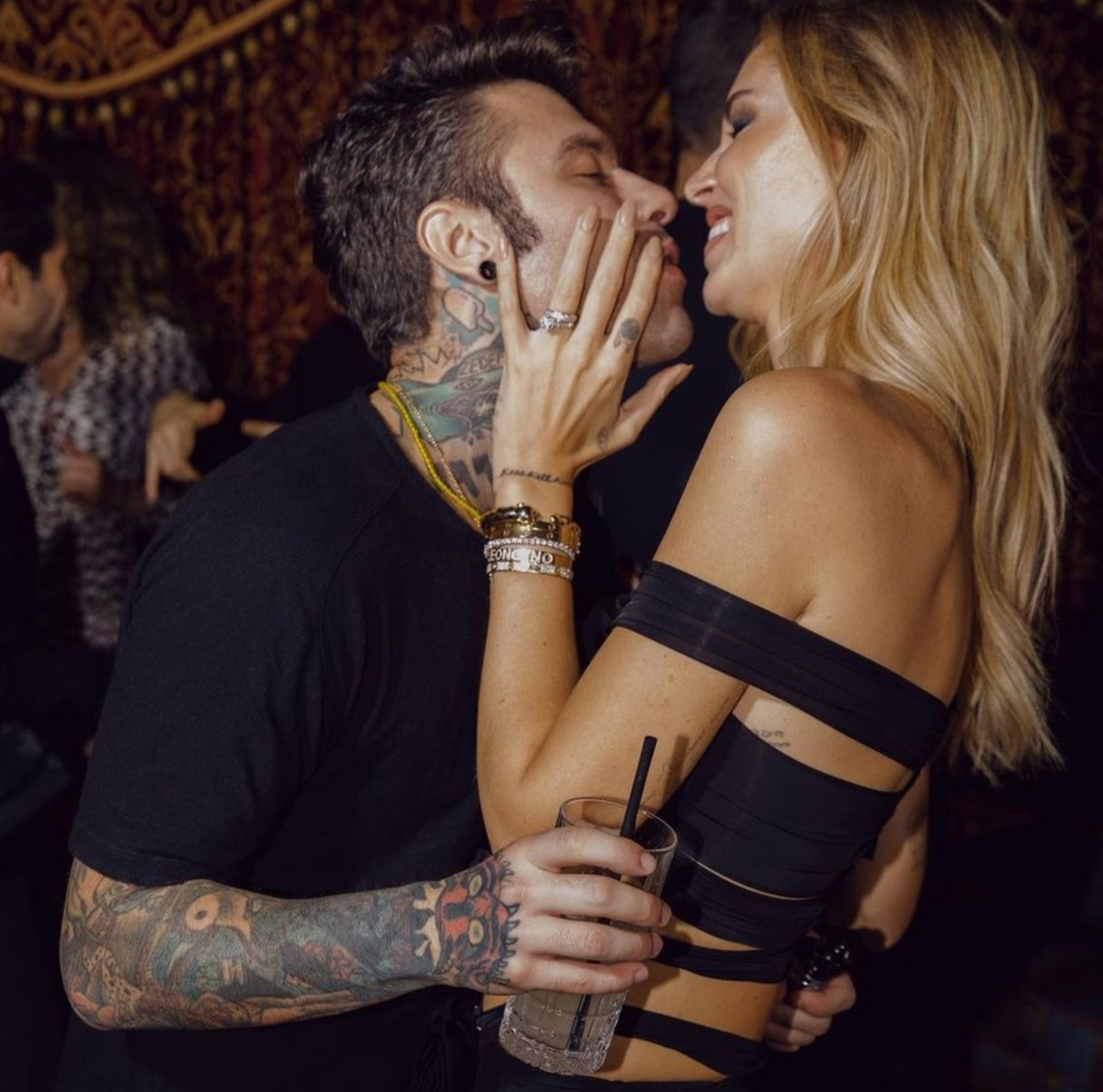 Fedez compie 33 anni: festa con Chiara Ferragni. GALLERY Fedez compie 33 anni: festa con Chiara Ferragni. GALLERY