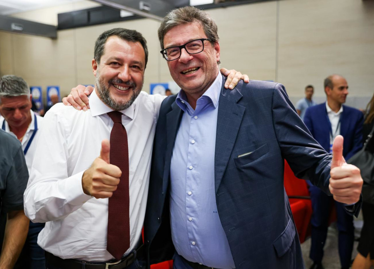 Lega, Romeo ufficializza Giorgetti al Mef: “Figura che rassicura all’estero” Lega, Romeo ufficializza Giorgetti al Mef: “Figura che rassicura all’estero”