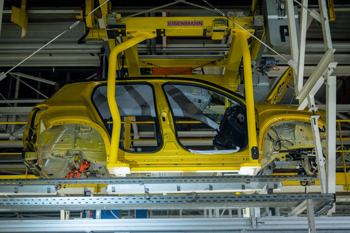 Debutta Parigi la nuova Jeep® Avenger, il primo SUV completamente elettrico Debutta Parigi la nuova Jeep® Avenger, il primo SUV completamente elettrico