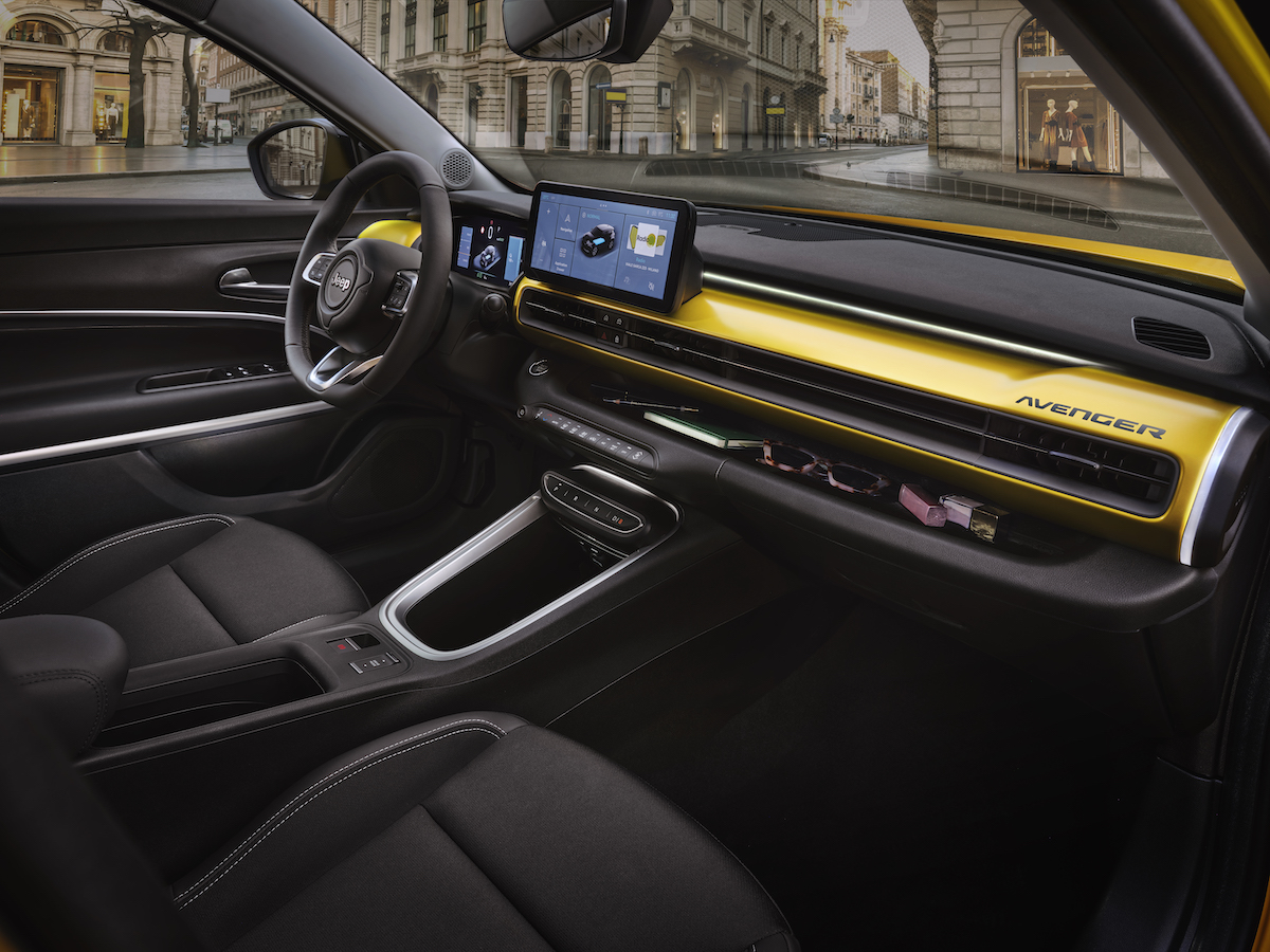 Debutta Parigi la nuova Jeep® Avenger, il primo SUV completamente elettrico Debutta Parigi la nuova Jeep® Avenger, il primo SUV completamente elettrico