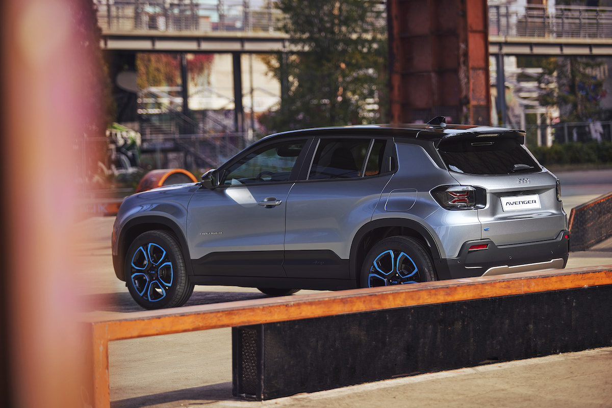 Debutta Parigi la nuova Jeep® Avenger, il primo SUV completamente elettrico Debutta Parigi la nuova Jeep® Avenger, il primo SUV completamente elettrico