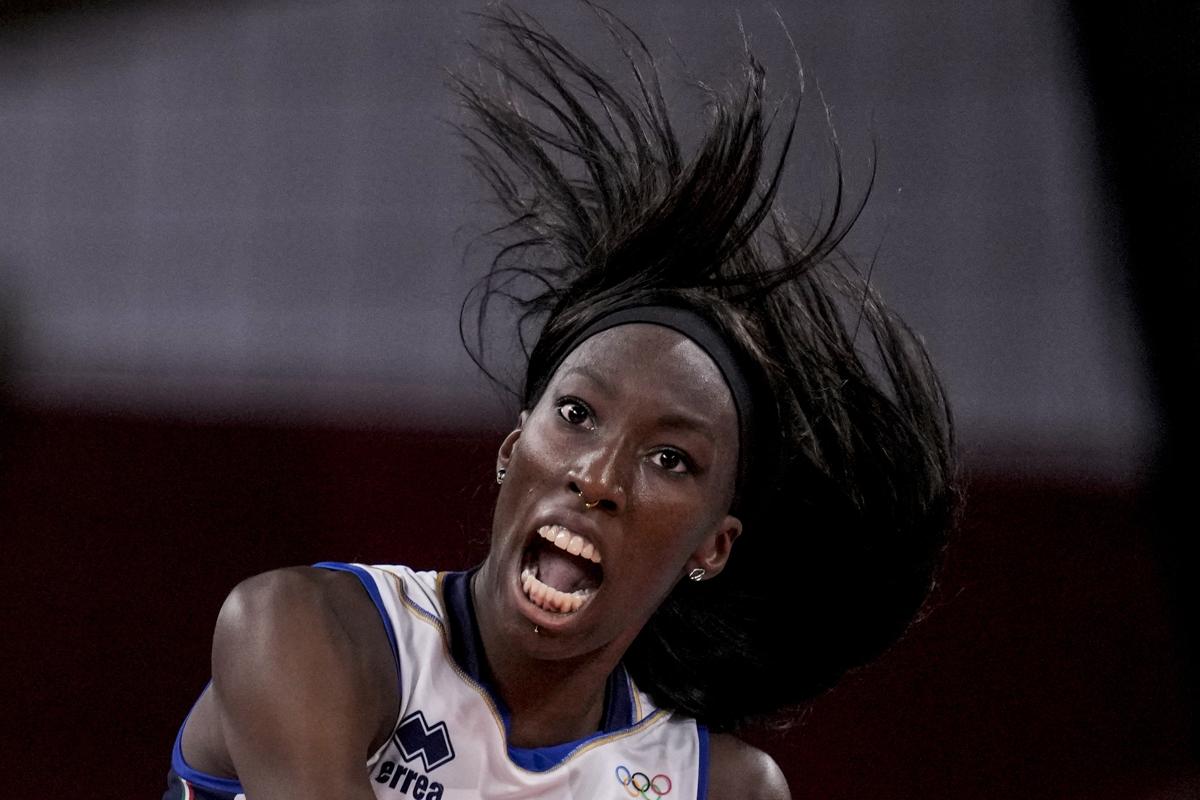 Paola Egonu, il caso degli insulti razzisti e il rischio di perdere la star del volley italiano Paola Egonu, il caso degli insulti razzisti e il rischio di perdere la star del volley italiano