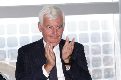 Leonardo, Profumo apre al centro-destra: “Mi aspetto ordine e rigore”