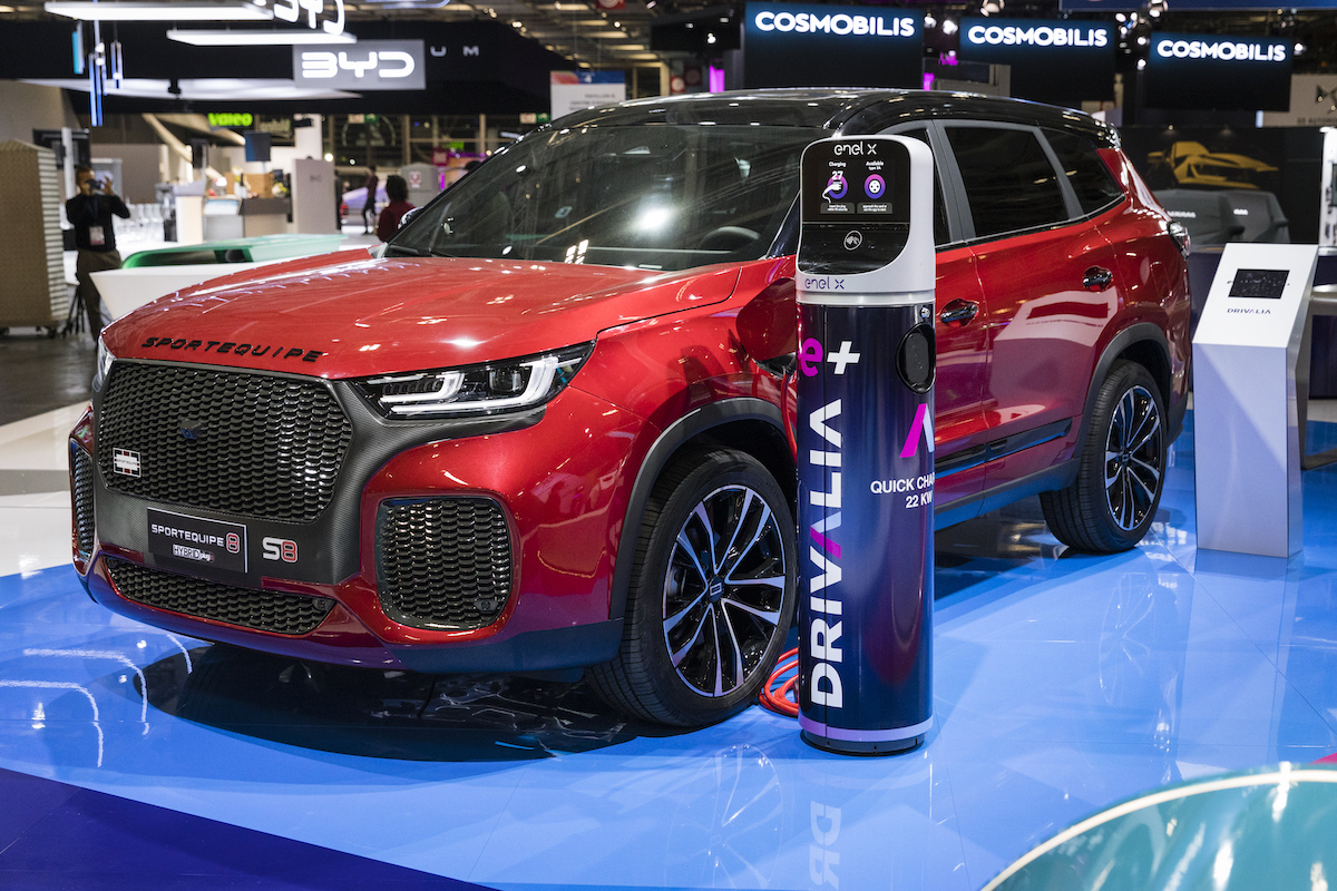 DR Automobiles Groupe a Parigi svela la Sportequipe 8 Hybrid Plug-in
