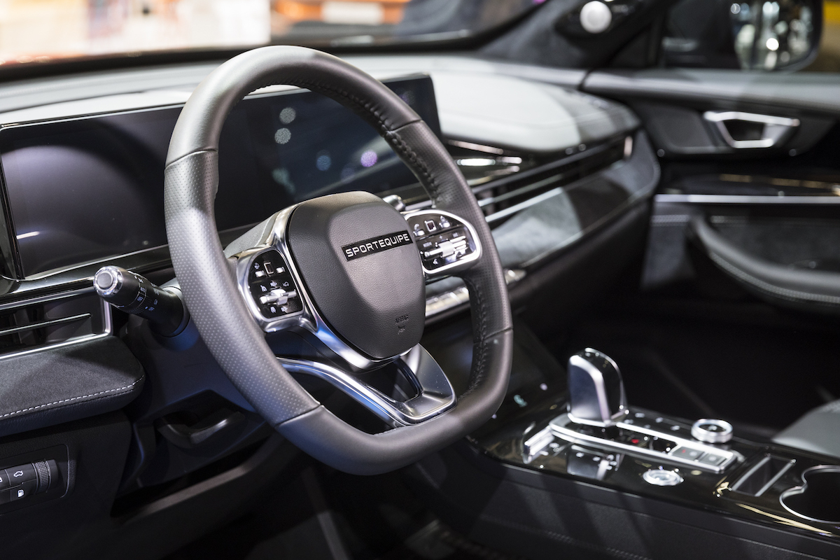 DR Automobiles Groupe a Parigi svela la Sportequipe 8 Hybrid Plug-in