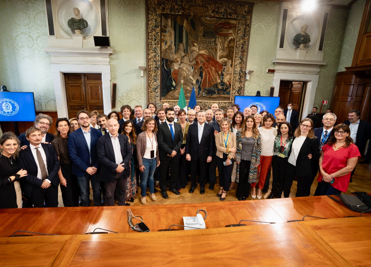 Draghi dà l’addio al governo: “Mesi straordinari, contento del lavoro svolto” Draghi dà l’addio al governo: “Mesi straordinari, contento del lavoro svolto”