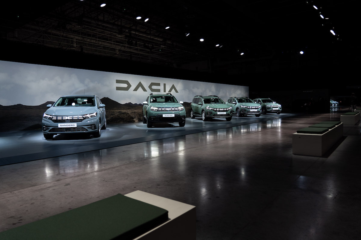 Al Salone dell’Auto di Parigi Dacia svela la nuova visual identity Al Salone dell’Auto di Parigi Dacia svela la nuova visual identity
