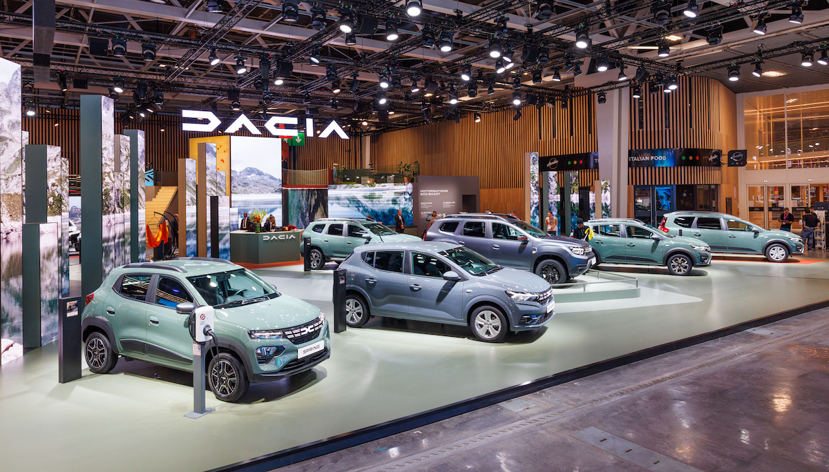 Al Salone dell’Auto di Parigi Dacia svela la nuova visual identity Al Salone dell’Auto di Parigi Dacia svela la nuova visual identity