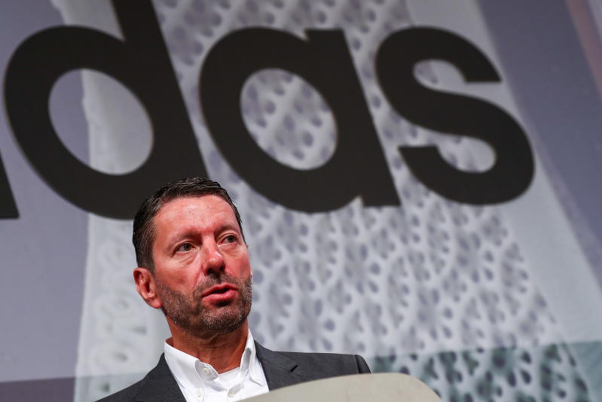 Adidas: taglio netto stime utili 2022, da 1,3 miliardi a 500 milioni Adidas: taglio netto stime utili 2022, da 1,3 miliardi a 500 milioni