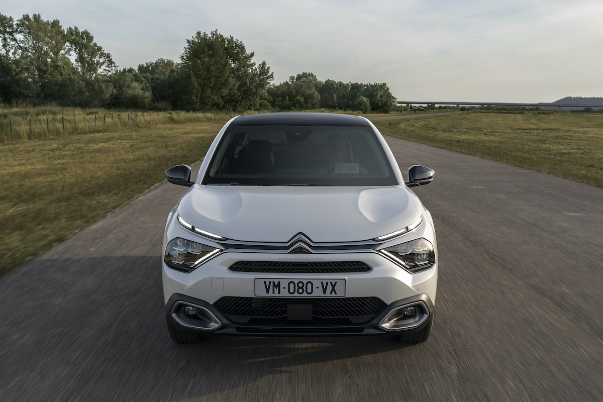 Nuove Citroen  C4 X & Ë-C4 X elettrica ordinabile in Italia