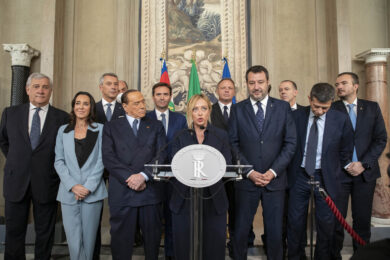 Governo, maggioranza al Quirinale. Meloni: “Il Cdx ha proposto il mio nome”
