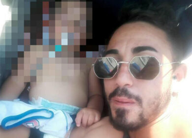 Napoli, bimbo ucciso a bastonate. Ergastolo a patrigno e madre